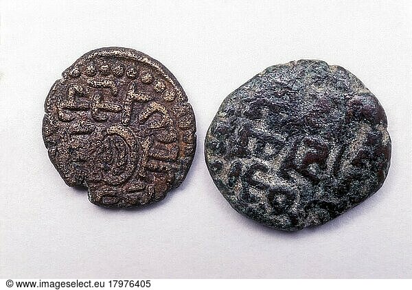 13th century Pandya Coins  Copper coin  left Maravarman Sundara Pandyan (1216-1238)  right Tamil legend kacci Valangum Perumal