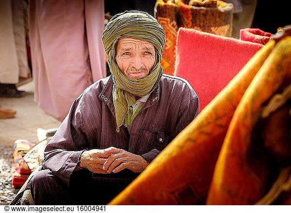 A Berber man at the carpet market in in Tazenakht  southern Morocco  Africa.