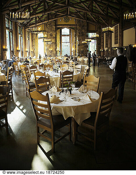 A brightly lit  elegant dining room at a hotel in Yosemite National Park.
