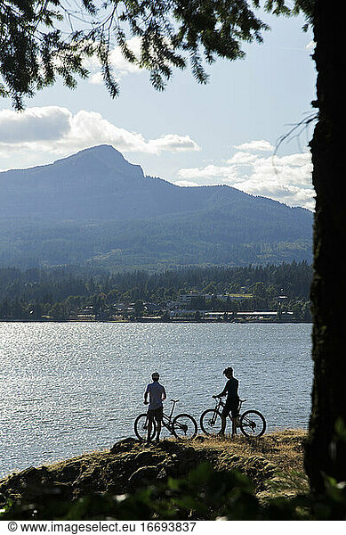 A couple enjoy a view of the Columbia River during a bike ride.