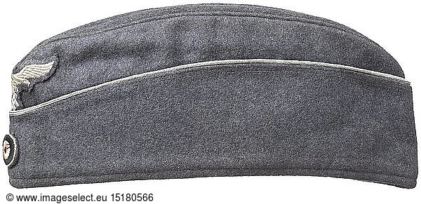 A garrison cap for officers of the Luftwaffe Luftwaffe-blue cloth  officer's braid  dark blue inner liner with size designation '57 1/2' and a small linen tag 'H.H.'  machine-embroidered Luftwaffe eagle and cockade. In very good condition. historic  historical  Air Force  branch of service  branches of service  armed service  armed services  military  militaria  air forces  object  objects  stills  clipping  clippings  cut out  cut-out  cut-outs  20th century