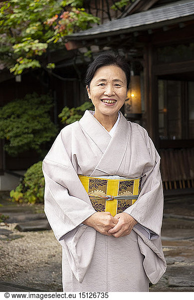 A hostess dressed in a kimono at the Yatsusankan ryokan in Hida Furukawa  Gifu Prefecture  Honshu  Japan  Asia
