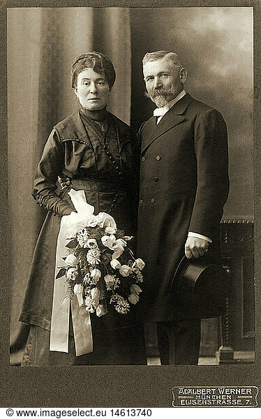 A5  Menschen hist  Hochzeit  Hochzeitspaar  Brautpaar  Kabinettbild  Adalbert Werner  MÃ¼nchen  Deutschland  um 1890