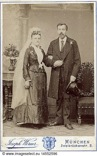 A5  Menschen hist  Hochzeit  Hochzeitspaar  Brautpaar  Kabinettbild  Joseph Werner  MÃ¼nchen  Deutschland  um 1880