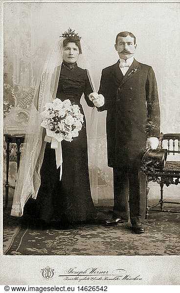 A5  Menschen hist  Hochzeit  Hochzeitspaar  Brautpaar  Kabinettbild  Joseph Werner  MÃ¼nchen  Deutschland  um 1900