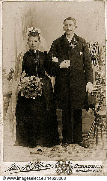 A5  Menschen hist  Hochzeit  Hochzeitspaar  Brautpaar  Visitbild  Atelier Ad. Hoffmann  Straubing  Deutschland  um 1900
