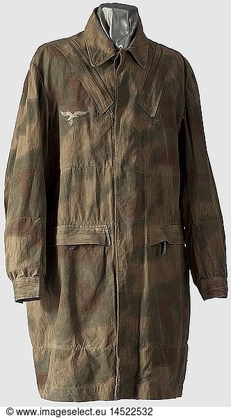 A paratrooper's smock  so-called 'Knochensack'  3rd model in 'Sumpftarn' (water) camouflage pattern The exterior of the cloth with camouflage pattern print  continuous fly front with five dark buttons made from synthetic resin  four RiRi metal zip fasteners with leather tongue  Prym snap fasteners (partly rusty)  machine-embroidered eagle against a green background. The pockets made from brown cotton with RB no. and size stamps  the internal reinforcement of the holster  the cover for the pull cord (missing) and the windbreaks made from bluish artificial silk. Distinct traces of wear  minor repairs and defects  historic  historical  1930s  20th century  Air Force  branch of service  branches of service  armed service  armed services  military  militaria  air forces  object  objects  stills  clipping  clippings  cut out  cut-out  cut-outs  uniform  uniforms  clothes  textile  camouflage  camouflages
