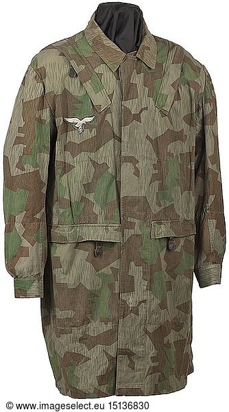 A paratrooper's smock  the so-called Knochensack  3rd model in splinter pattern camouflage Light  brown cotton material  the exterior imprinted in camouflage pattern. Continuous covered fly with five dark metal buttons  four 'RiRi' plastic zip closures with leather tongues  the push buttons rusted on  stitched (?) machine embroidered breast eagle of field-grey drill. Pocket sacks and shoulder reinforcement of linen with RB-no. and size stamping  wind breaker and reinforcement of brownish imitation silk. Small defects. historic  historical  Air Force  branch of service  branches of service  armed service  armed services  military  militaria  air forces  object  objects  stills  clipping  clippings  cut out  cut-out  cut-outs  20th century