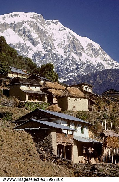 A sherpani in the village of Thame _ Khumbu Region