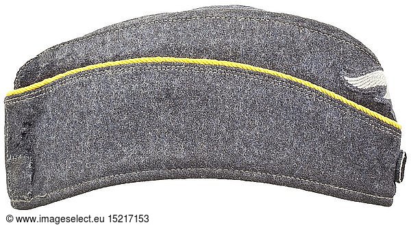 A side cap to the dress uniform for enlisted men/NCOs of the flying corps or the paratroopers depot piece historic  historical  Air Force  branch of service  branches of service  armed service  armed services  military  militaria  air forces  object  objects  stills  clipping  clippings  cut out  cut-out  cut-outs  20th century