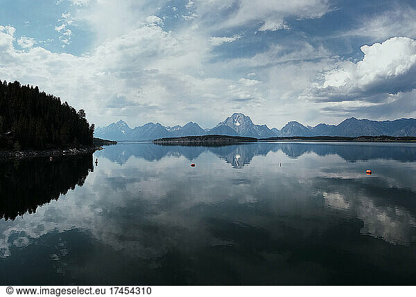 A wide angle view of Lake Jackson with the Grand Tetons