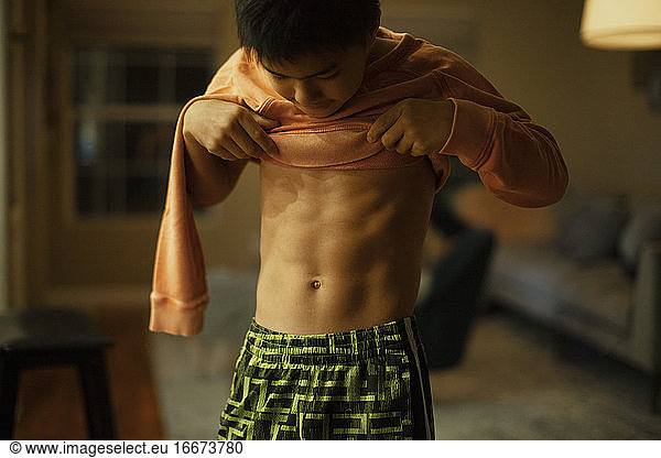 A 12-year old boy flexes his abdomen muscles