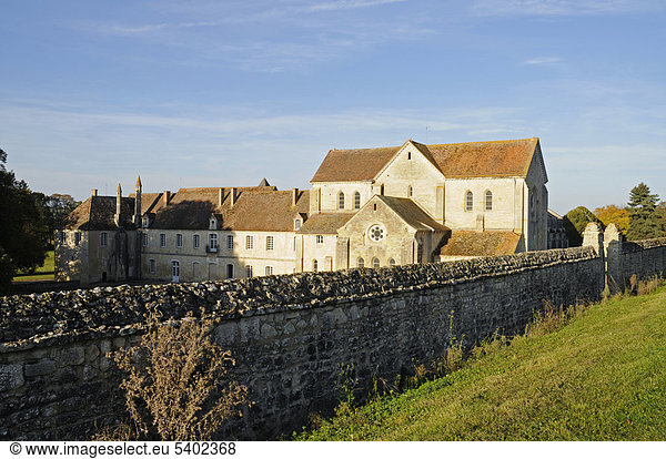 Abbaye Noirlac  Kloster  Saint-Amand-Montrond  Bourges  Departement Cher  Centre  Frankreich  Europa  ÖffentlicherGrund
