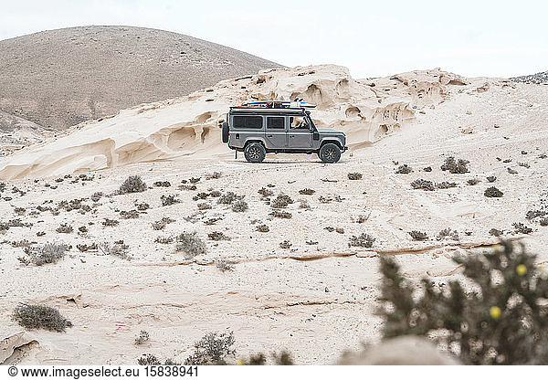Abenteuer auf dem Landweg beim Fahren eines 4x4 in Fuerteventura
