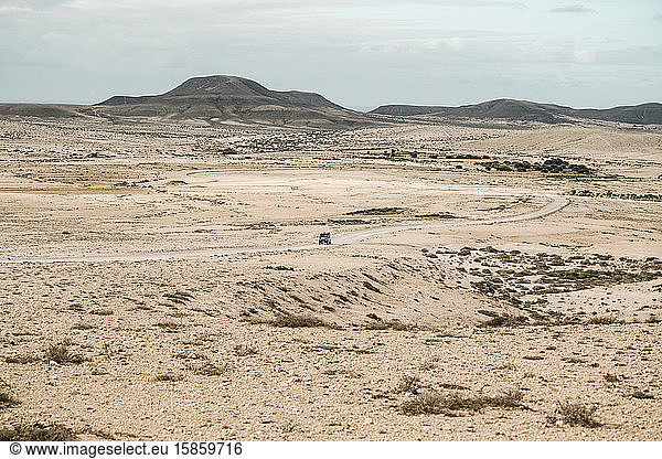 Abenteuer auf dem Landweg beim Fahren eines 4x4 in Fuerteventura