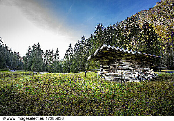 Abgeschiedene Hütte im Oybachtal
