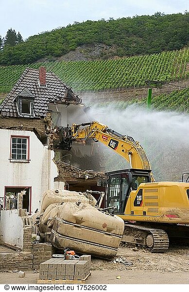 Abriss eines Wohnhauses in Dernau  Rheinland-Pfalz  Deutschland  Europa