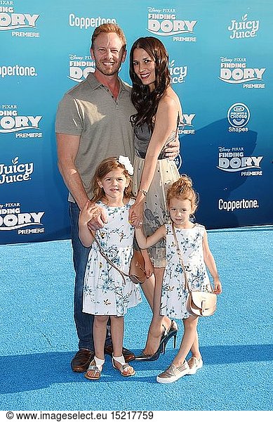 Actor Ian Ziering Actor Ian Ziering, wife Erin Ziering and children ...