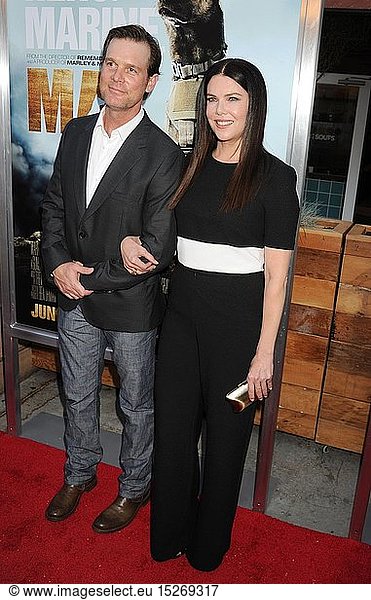 Actors Peter Krause (L) and Lauren Graham attend the Los Angeles premiere of 'MAX' at the Egyptian Theatre on June 23  2015 in Hollywood  California.