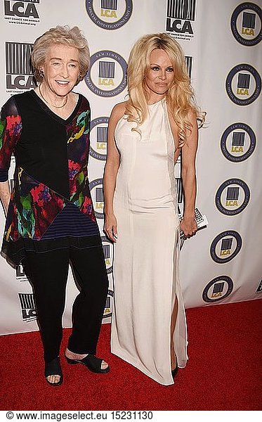 Actress Pamela Anderson (R) and author Martha Grimes attend the Last Chance for Animals Benefit Gala at The Beverly Hilton Hotel on October 24  2015 in Beverly Hills  California.