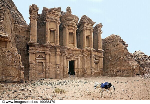 Ad Deir  El Deir  Das Kloster  ein in den Fels gehauenes Gebäude der Nabatäer in der antiken Stadt Petra im Süden Jordaniens