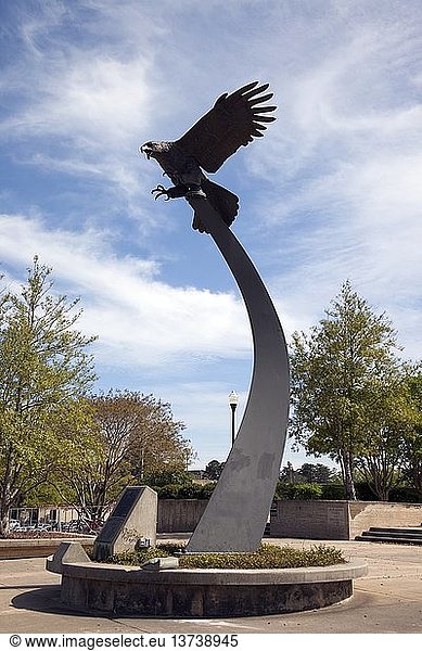 Adler-Statue auf dem Campus der Auburn University 2010