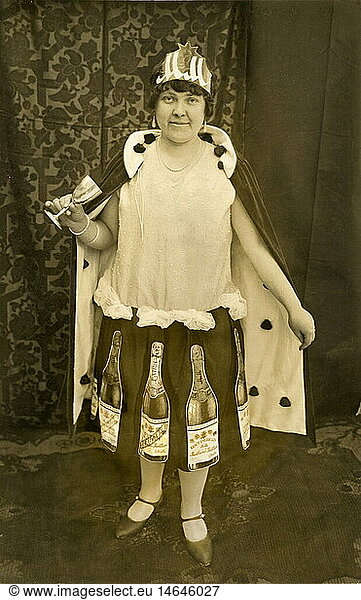advertising  alcohol  sparkling wine advertising  MM  Matheus MÃ¼ller  German sparkling wine  woman as advertising medium  Germany  circa 1925
