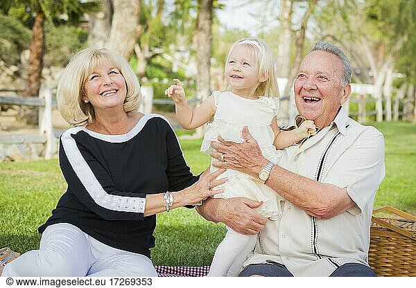 Little Girl Five Years Old Play Un Total De 390 Photos A Imageselect Banque De Photos Et Images De Microstock