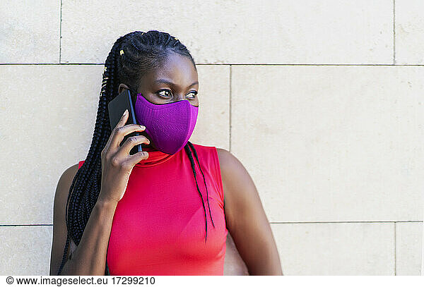 African woman athlete talking from her smartphone