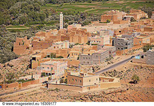 Afrika Marokko Souss-Massa-Draa Tinghir Blick auf die Oasenstadt Tinghir