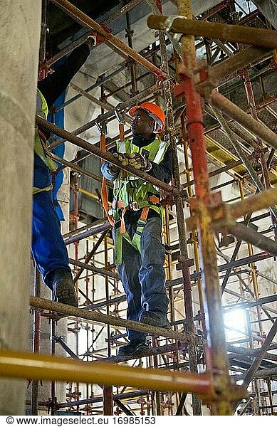 Afrikanischer männlicher Bauarbeiter  Kapstadt  Südafrika