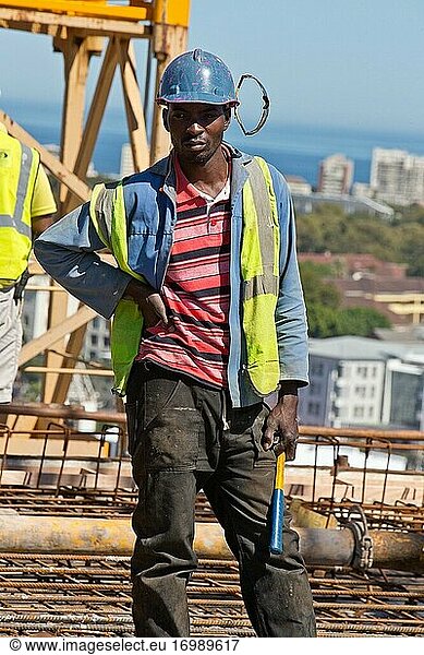 Afrikanischer männlicher Bauarbeiter  Kapstadt  Südafrika