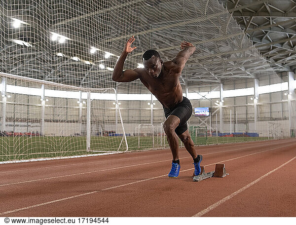 Afroamerikanischer Sportler beim Training