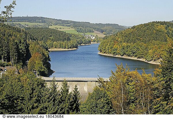 Aggertalsperre  see  Staumauer  Staudamm  Bergneustadt  Bergisches Land  Nordrhein-Westfalen  Deutschland  Europa