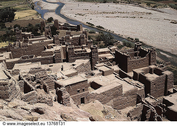Ait Ben Haddou a striking example of a ksar,  a fortified city composed of earthen buildings surrounded by high defensive walls,  Morocco. Islamic. Quarzazate province.