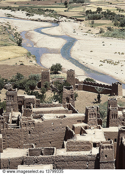 Ait Ben Haddou a striking example of a ksar  a fortified city composed of earthen buildings surrounded by high defensive walls  Morocco. Islamic. Quarzazate province.