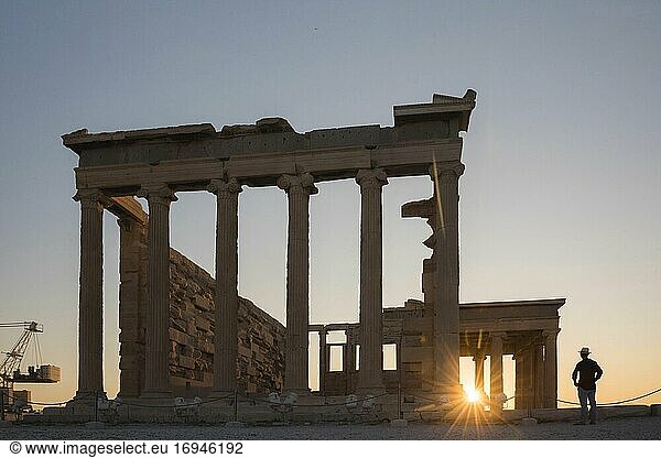 Akropolis bei Sonnenuntergang  Athen  Region Attika  Griechenland  UNESCO-Weltkulturerbe