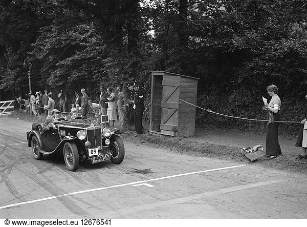 AL Bakers MG Magnette  Gewinner eines Bronzepreises bei der MCC Torquay Rallye  Juli 1937. Künstler: Bill Brunell.