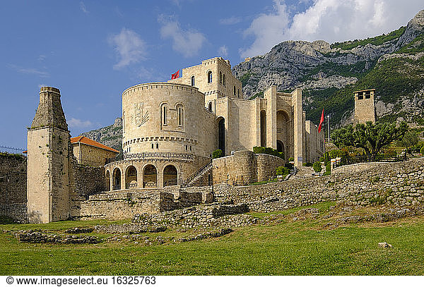 Albanien  Kruje  Skanderbeg-Museum in der Festung