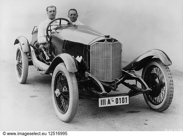 Alfred Neubauer am Steuer eines 2-Liter-Daimlers  Targa Florio  1924. Künstler: Unbekannt