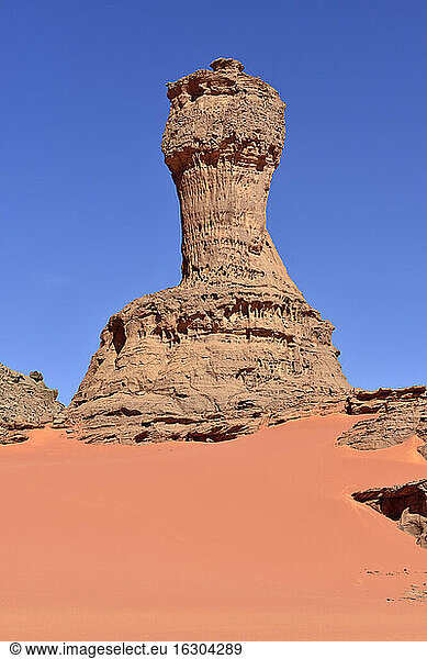 Algerien  Sahara  Tassili N'Ajjer National Park  Felsenturm genannt Weltcup
