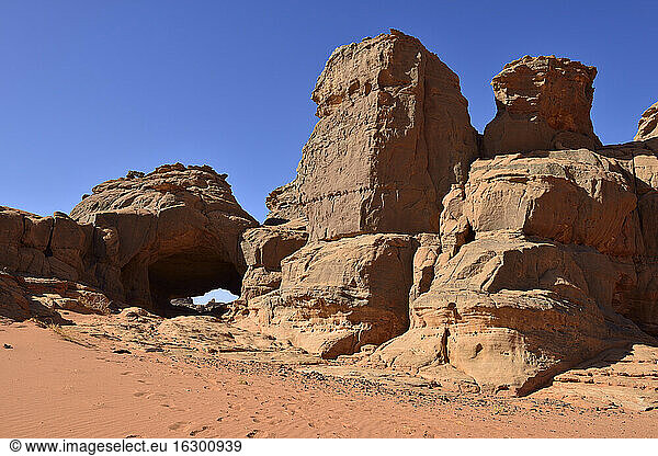 Algerien  Sahara  Tassili N'Ajjer National Park  Naturbogen in Oued Bouhadian