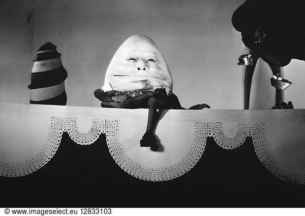 ALICE IN WONDERLAND ALICE IN WONDERLAND, 1933. W.C. Fields as Humpty ...