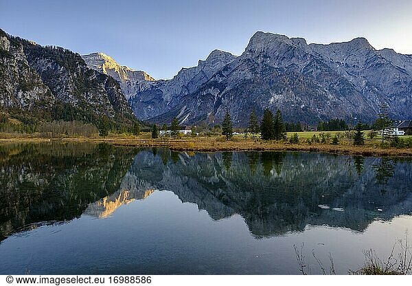 Almsee with reflection  evening mood  Totes Gebirge  Grünau  Almtal  Salzkammergut  Upper Austria  Austria  Europe