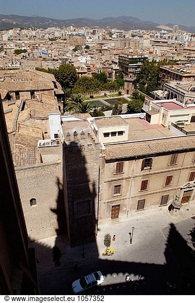 Almudaina royal Palace gesehen vom Dach der Kathedrale. Palma De Mallorca. Mallorca  Balearen. Spanien