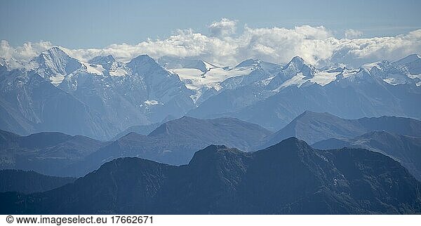 Alpenpanorama  Großvenediger und hohe Berge  Tirol  Österreich