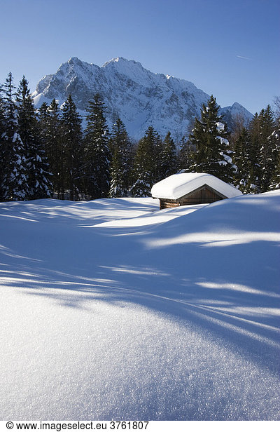 Alpine cabin in wintertime  Wetterstein Range  Mittenwald  Bavaria  Germany  Europe