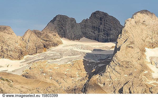 Alpine landscape  Great Gosau Glacier  Torstein  Hoher and Niederer Dachstein  Hohes Kreuz  Salzkammergut  Upper Austria  Austria  Europe