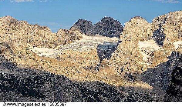 Alpine landscape  Great Gosau Glacier  Torstein  Hoher and Niederer Dachstein  Hohes Kreuz  Salzkammergut  Upper Austria  Austria  Europe
