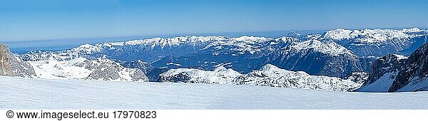 Alpine panorama  blue sky over winter landscape  snow-covered Alpine peaks  view from Hallstatt glacier to the Tote Gebirge  Dachstein massif  Styria  Austria  Europe